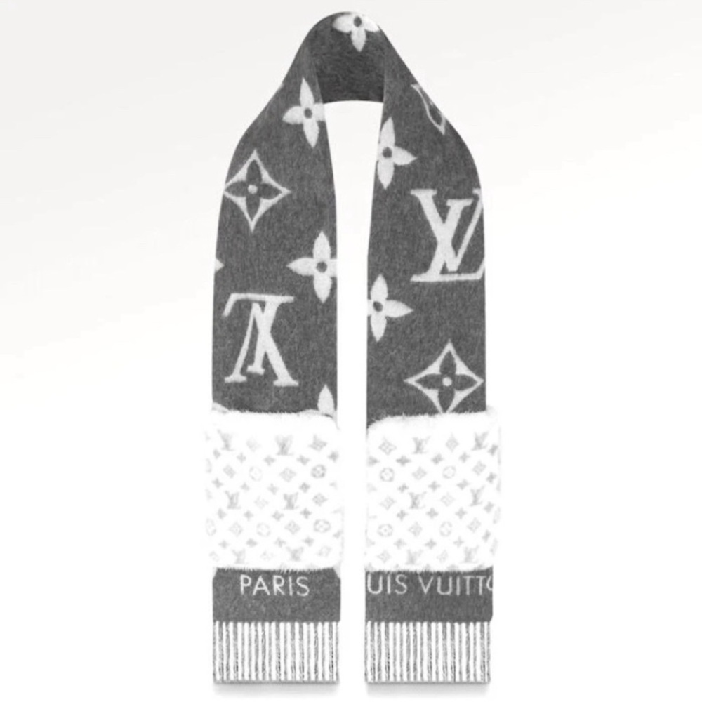 Louis Vuitton monogram Cashmere scarf w/ monogram mink fur pockets Pristine New